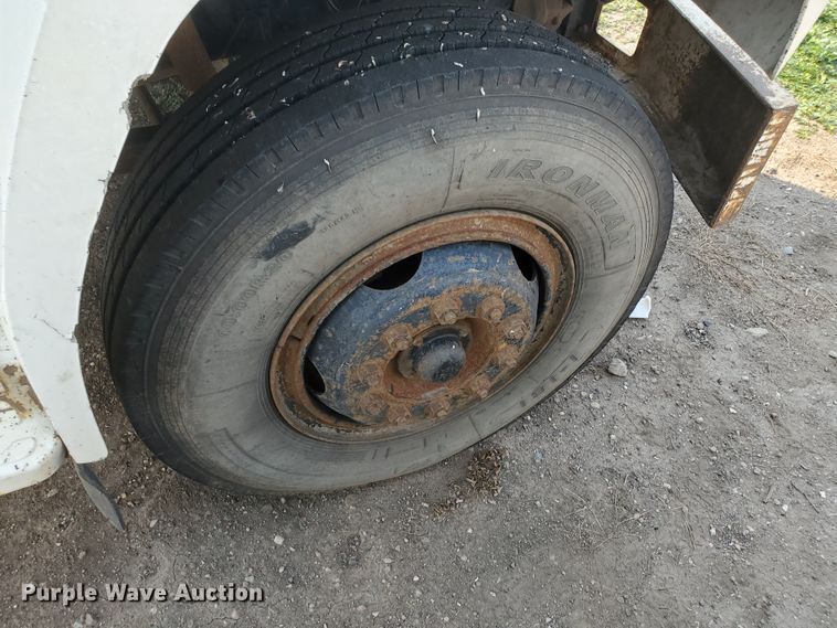 image for item KK9290 1987 Ford F800  truck cab and chassis