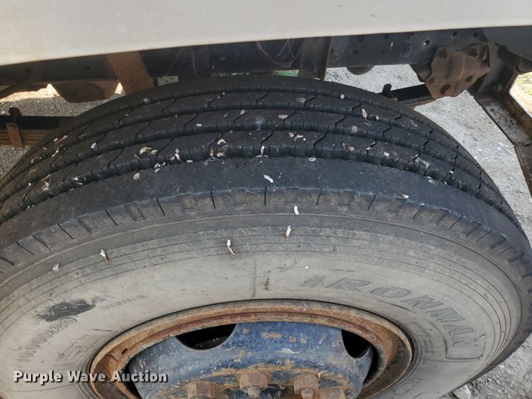 image for item KK9290 1987 Ford F800  truck cab and chassis