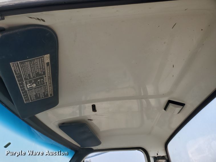 image for item KK9291 1982 Ford F800  truck cab and chassis