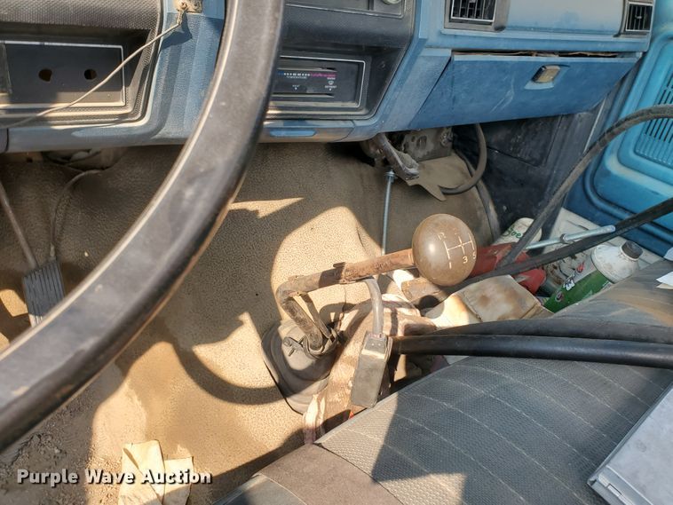 image for item KK9291 1982 Ford F800  truck cab and chassis