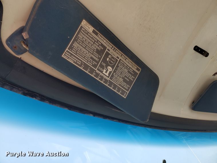 image for item KK9291 1982 Ford F800  truck cab and chassis