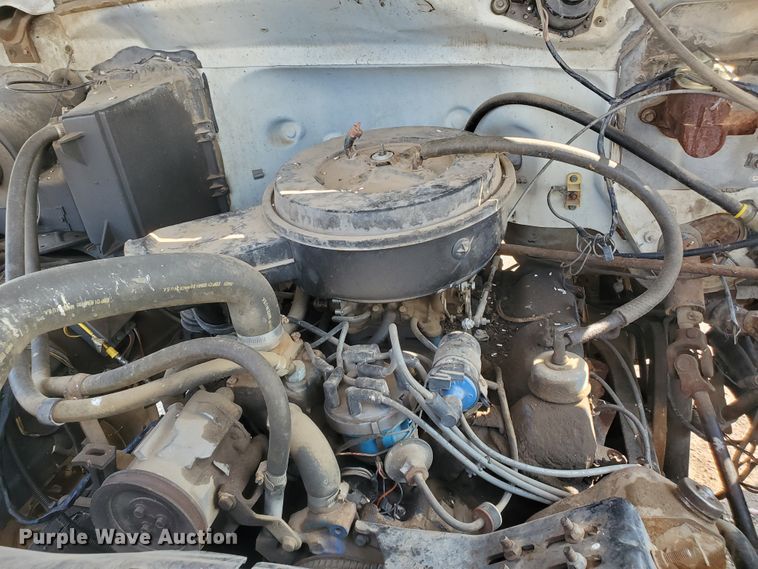 image for item KK9291 1982 Ford F800  truck cab and chassis