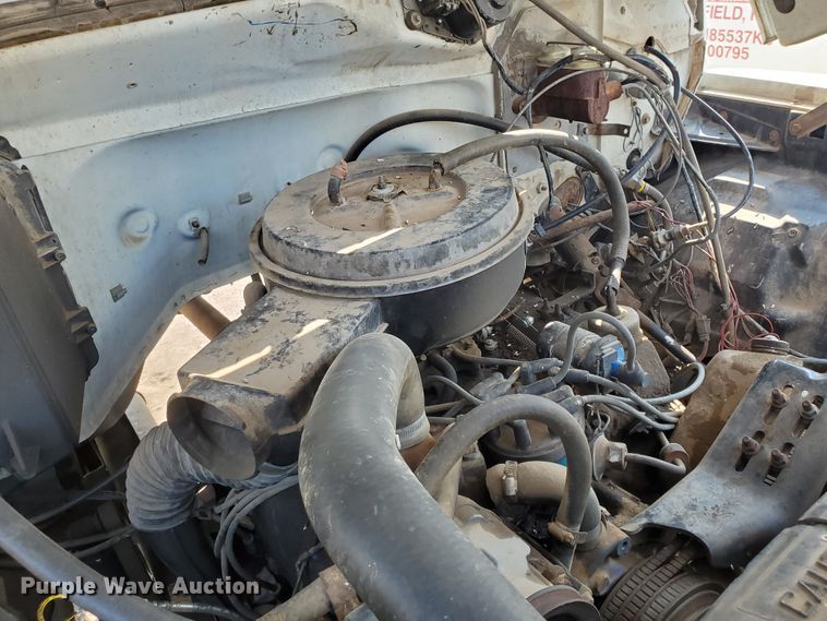 image for item KK9291 1982 Ford F800  truck cab and chassis