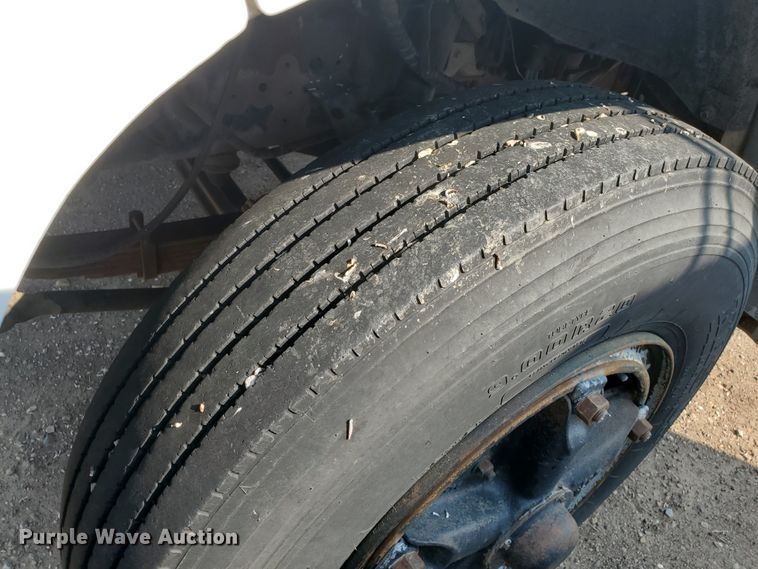 image for item KK9291 1982 Ford F800  truck cab and chassis