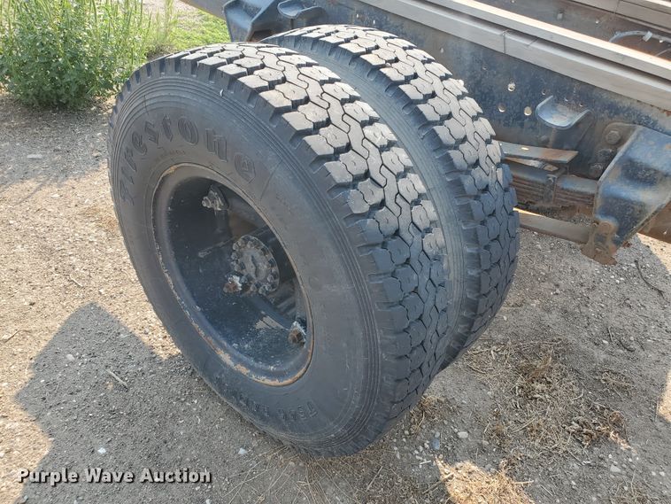 image for item KK9291 1982 Ford F800  truck cab and chassis