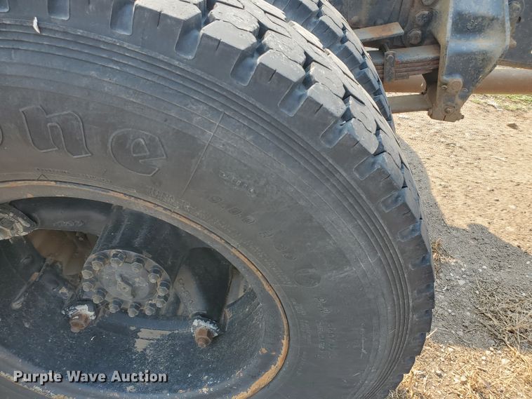 image for item KK9291 1982 Ford F800  truck cab and chassis