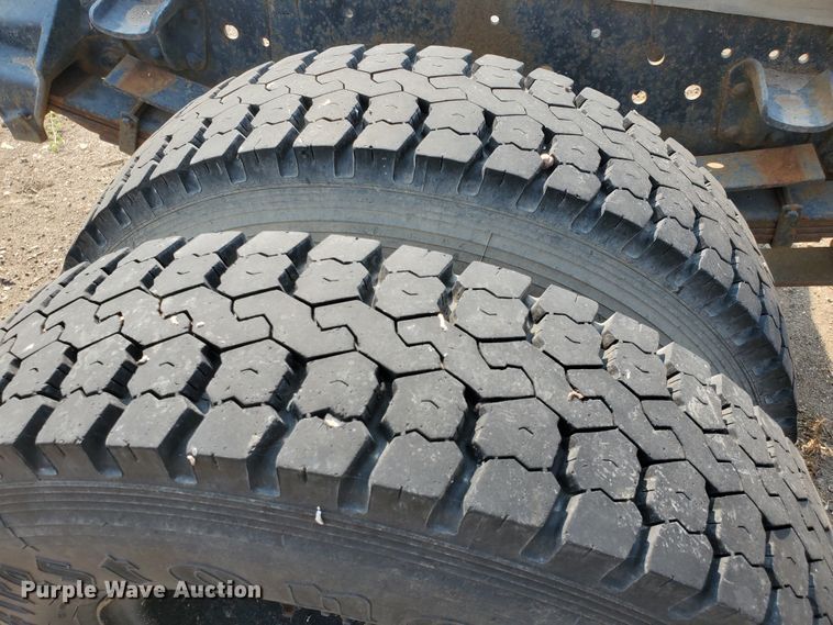 image for item KK9291 1982 Ford F800  truck cab and chassis