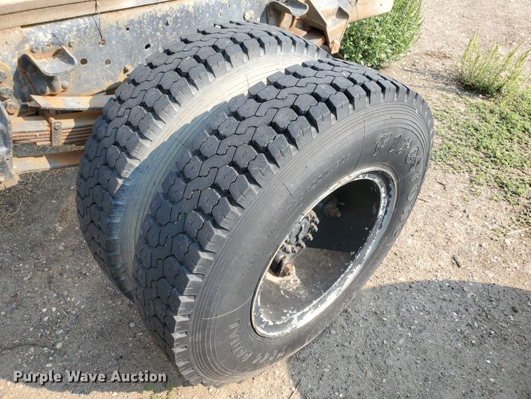 image for item KK9291 1982 Ford F800  truck cab and chassis