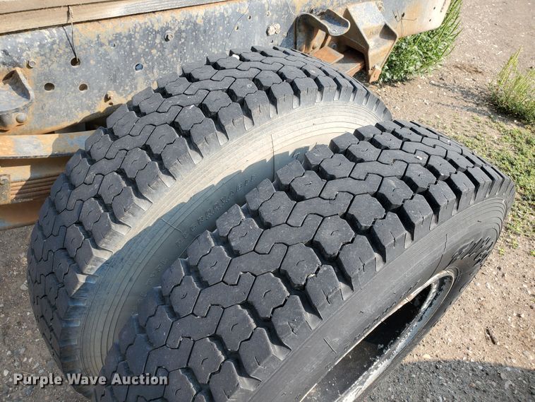 image for item KK9291 1982 Ford F800  truck cab and chassis