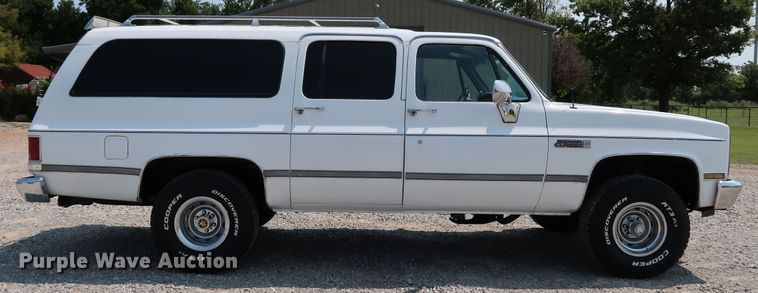 image for item KQ9742 1988 GMC Suburban  SUV