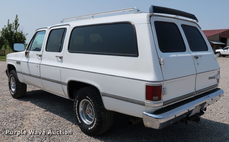 image for item KQ9742 1988 GMC Suburban  SUV