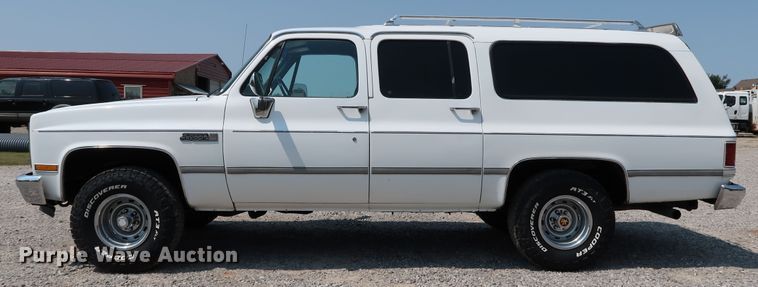 image for item KQ9742 1988 GMC Suburban  SUV
