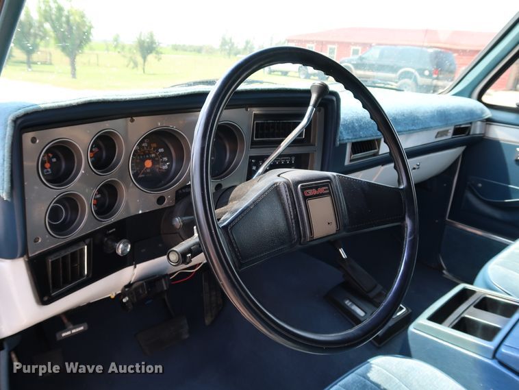 image for item KQ9742 1988 GMC Suburban  SUV