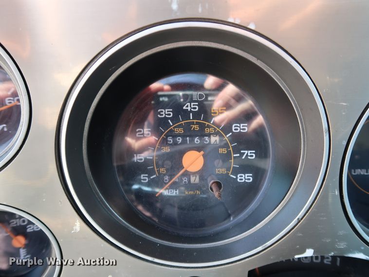 image for item KQ9742 1988 GMC Suburban  SUV