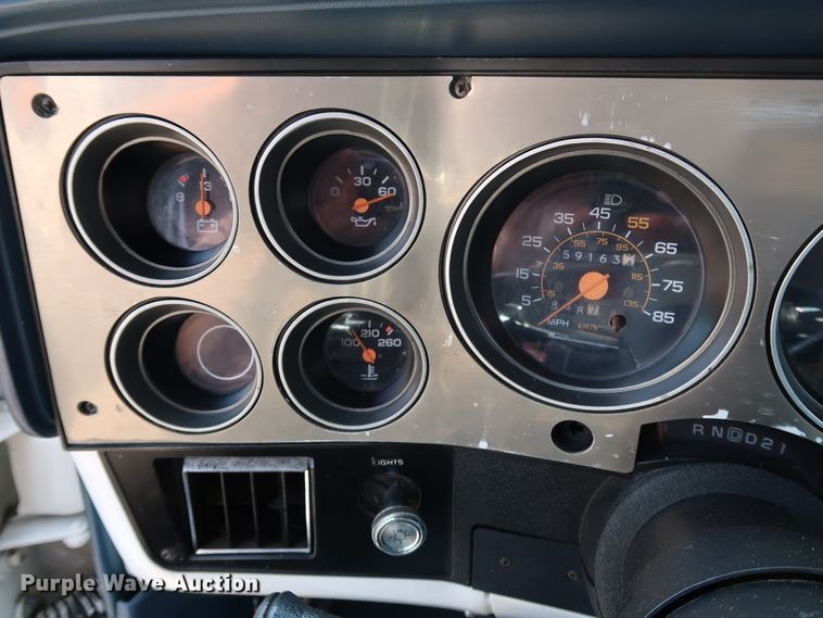 image for item KQ9742 1988 GMC Suburban  SUV