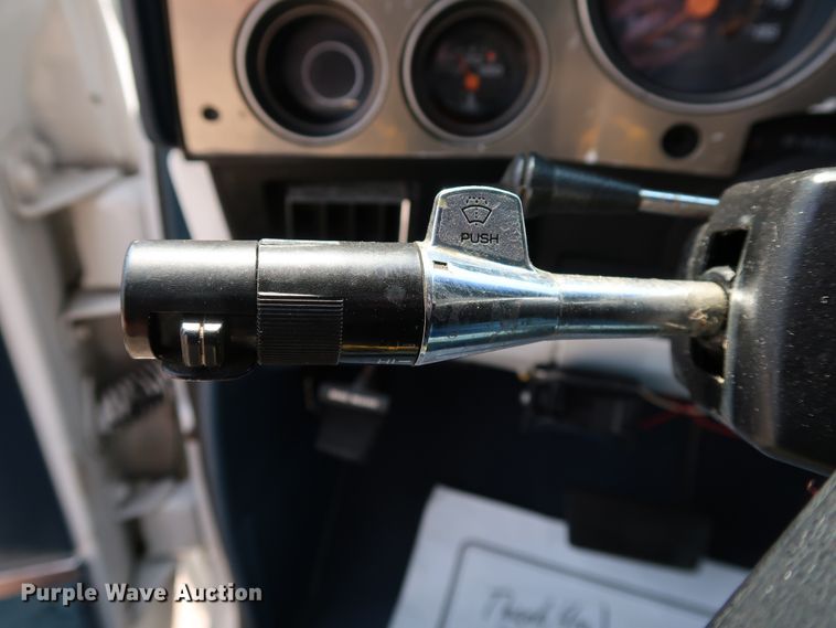 image for item KQ9742 1988 GMC Suburban  SUV