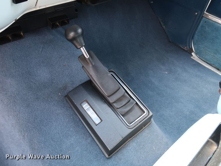 image for item KQ9742 1988 GMC Suburban  SUV