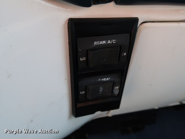 image for item KQ9742 1988 GMC Suburban  SUV