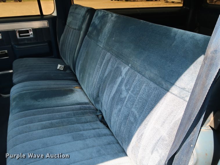 image for item KQ9742 1988 GMC Suburban  SUV