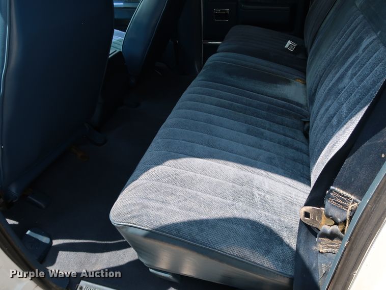 image for item KQ9742 1988 GMC Suburban  SUV