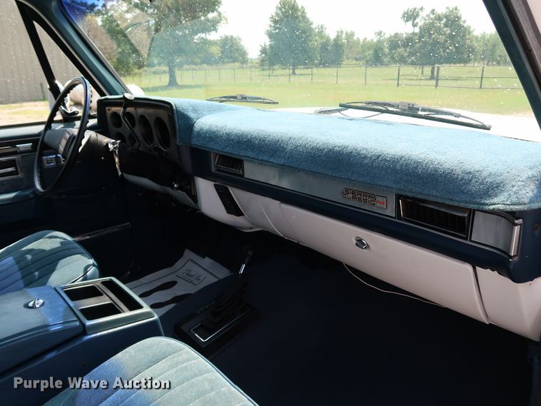 image for item KQ9742 1988 GMC Suburban  SUV