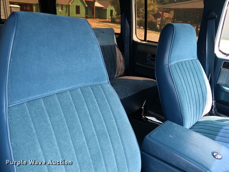 image for item KQ9742 1988 GMC Suburban  SUV