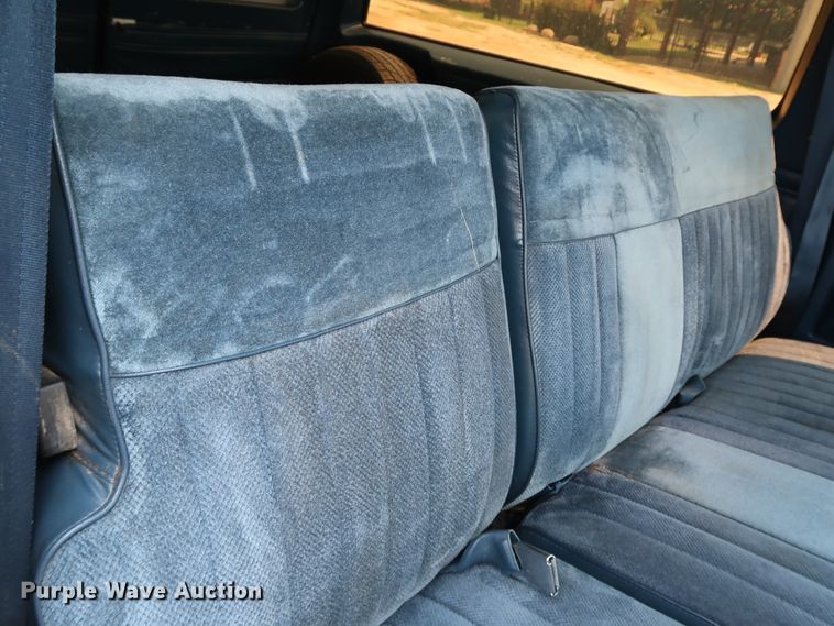 image for item KQ9742 1988 GMC Suburban  SUV