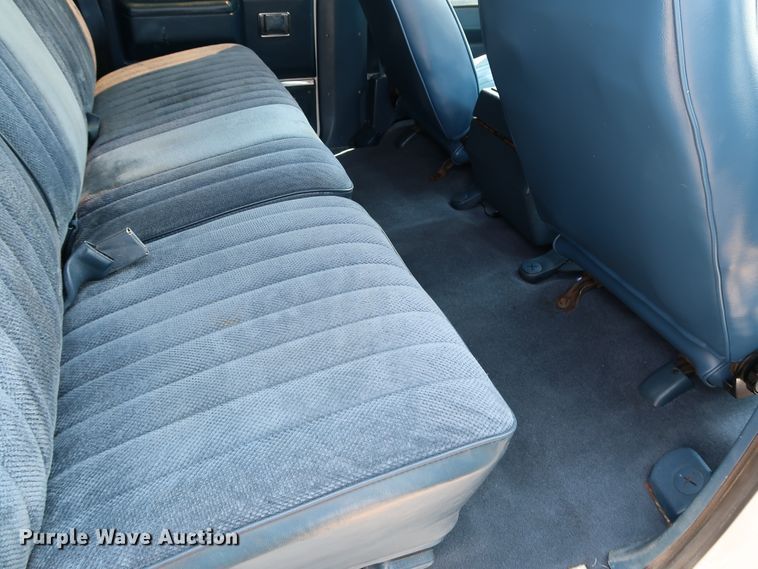 image for item KQ9742 1988 GMC Suburban  SUV