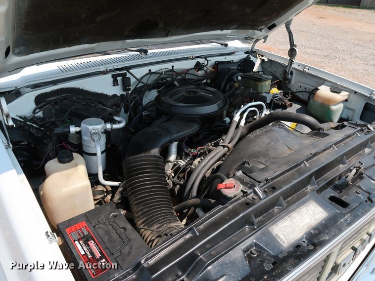 image for item KQ9742 1988 GMC Suburban  SUV