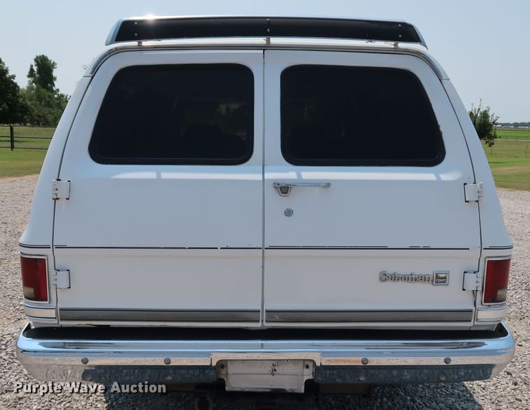 image for item KQ9742 1988 GMC Suburban  SUV