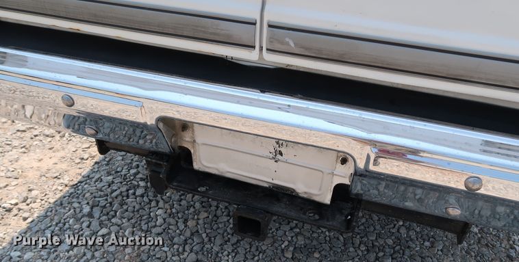 image for item KQ9742 1988 GMC Suburban  SUV