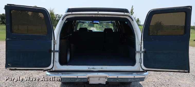 image for item KQ9742 1988 GMC Suburban  SUV