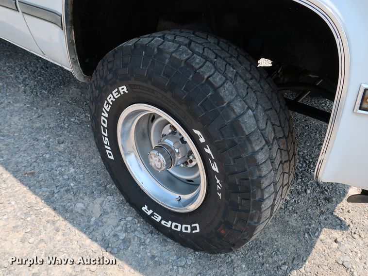 image for item KQ9742 1988 GMC Suburban  SUV