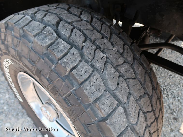 image for item KQ9742 1988 GMC Suburban  SUV