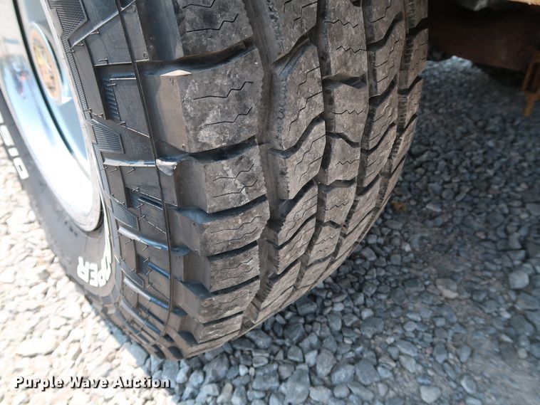 image for item KQ9742 1988 GMC Suburban  SUV