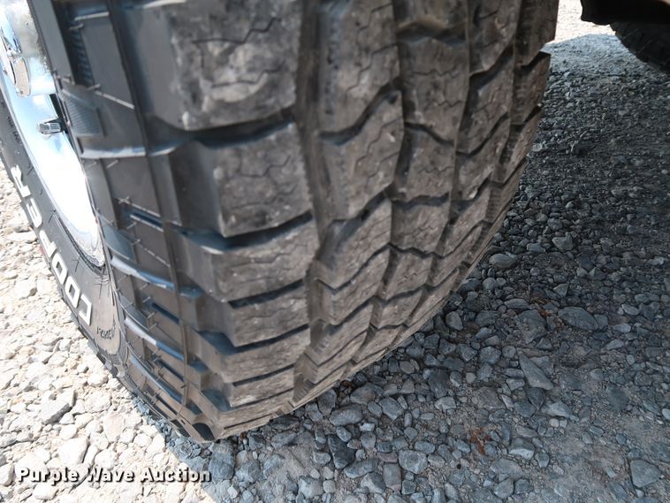 image for item KQ9742 1988 GMC Suburban  SUV