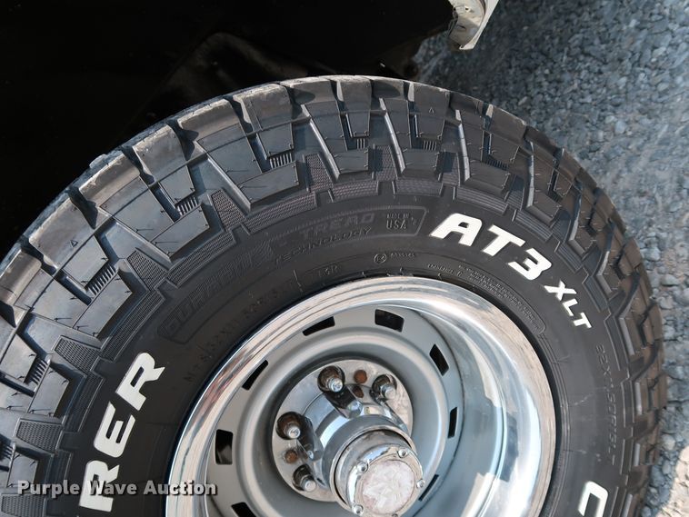 image for item KQ9742 1988 GMC Suburban  SUV