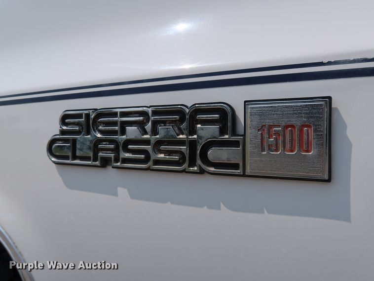 image for item KQ9742 1988 GMC Suburban  SUV