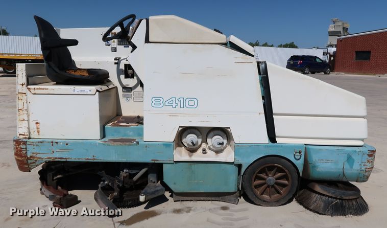 image for item KQ9759 Tennant 8410  sweeper