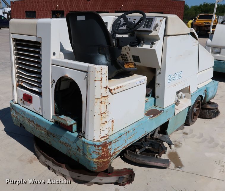 image for item KQ9759 Tennant 8410  sweeper