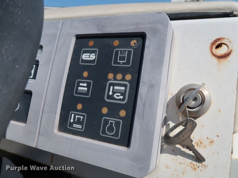 image for item KQ9759 Tennant 8410  sweeper