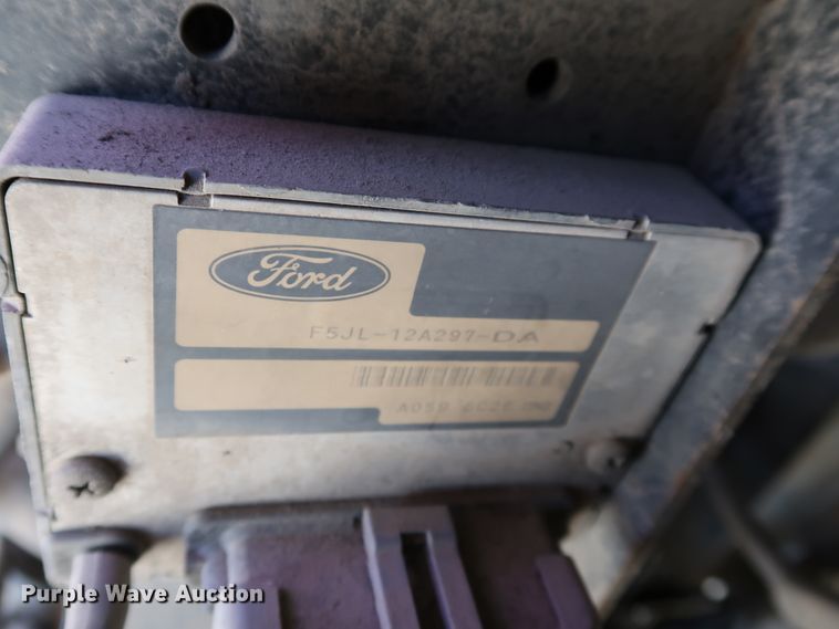 image for item KQ9759 Tennant 8410  sweeper