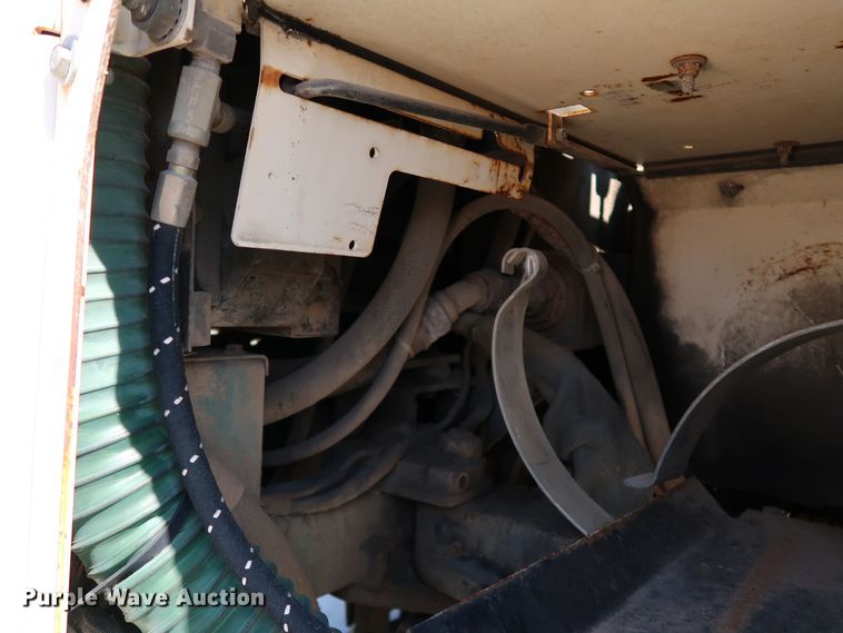 image for item KQ9759 Tennant 8410  sweeper