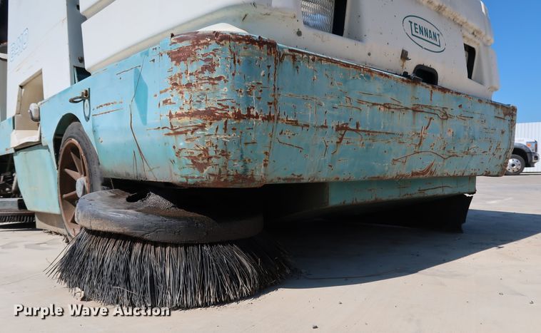 image for item KQ9759 Tennant 8410  sweeper