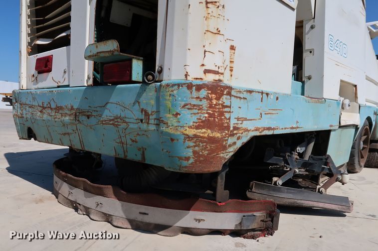 image for item KQ9759 Tennant 8410  sweeper