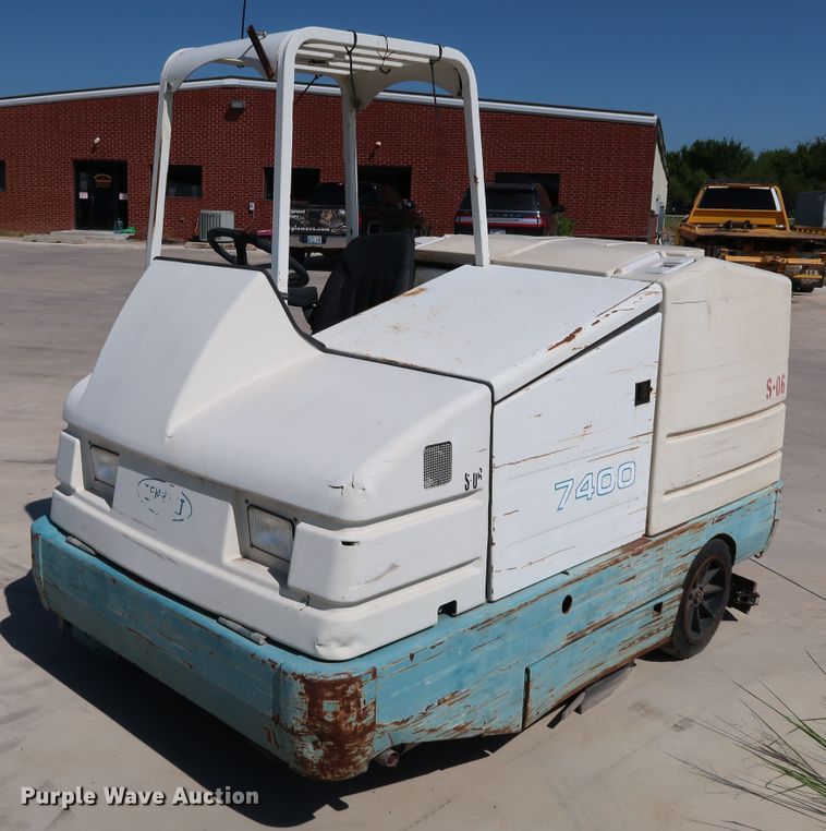 image for item KQ9760 Tennant 7400  sweeper