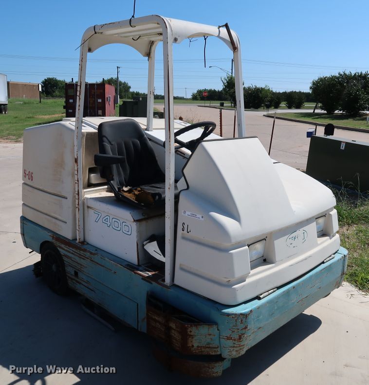 image for item KQ9760 Tennant 7400  sweeper