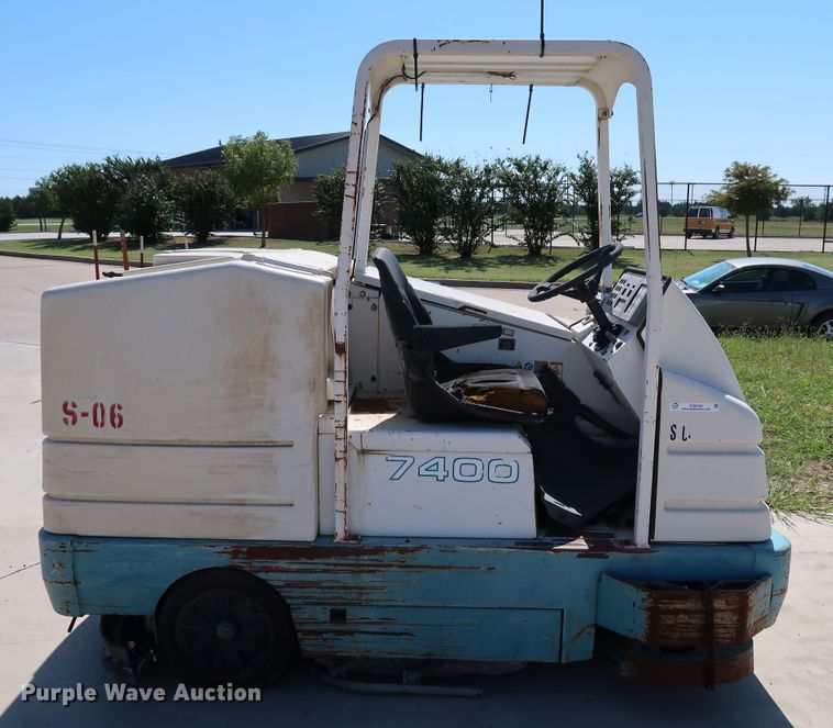 image for item KQ9760 Tennant 7400  sweeper