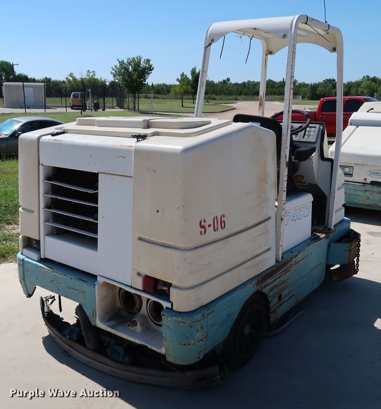image for item KQ9760 Tennant 7400  sweeper