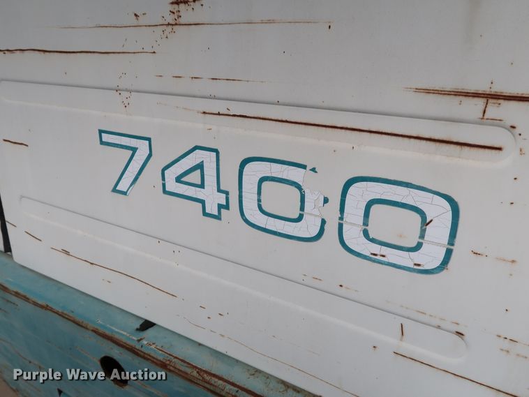 image for item KQ9760 Tennant 7400  sweeper